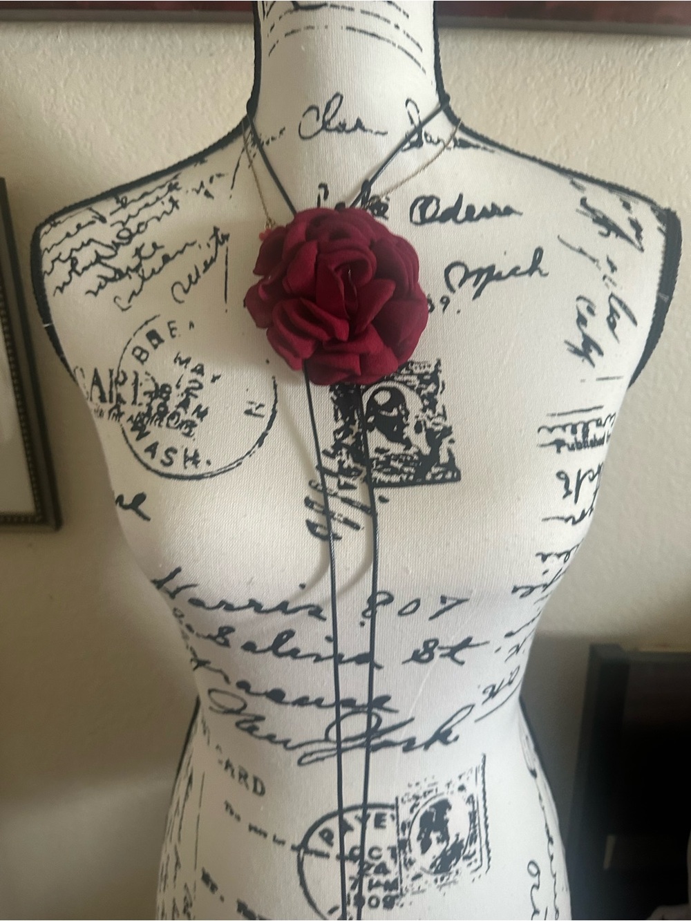 Red Rose Choker